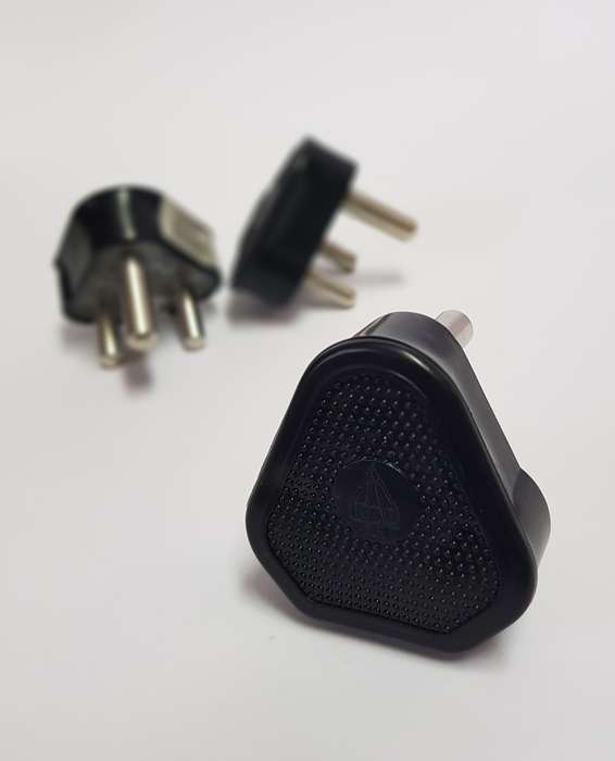 16A Heavy-Duty Rubber Plug Top with Solid Pins - Black