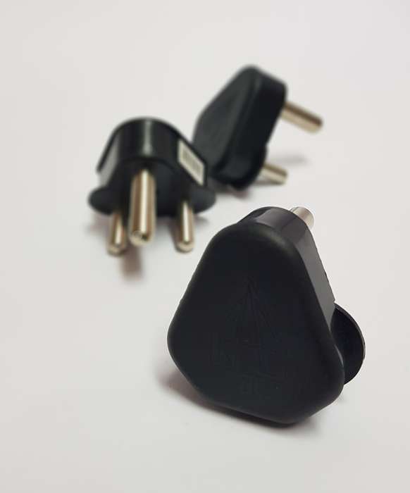 16A 3-Pin Plug Top with Solid Pins - Black