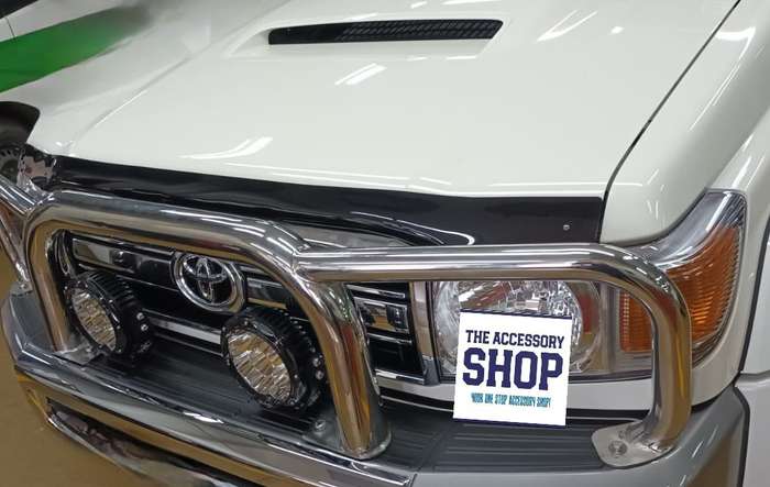 Toyota Landcruiser 79 &amp; 76 Series Bonnet Guard Black with logo Or Clear 2017-