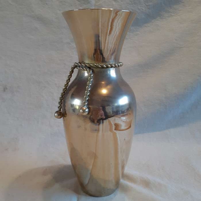 Brass Vase - approx 24 cms tall approx 550 gms
