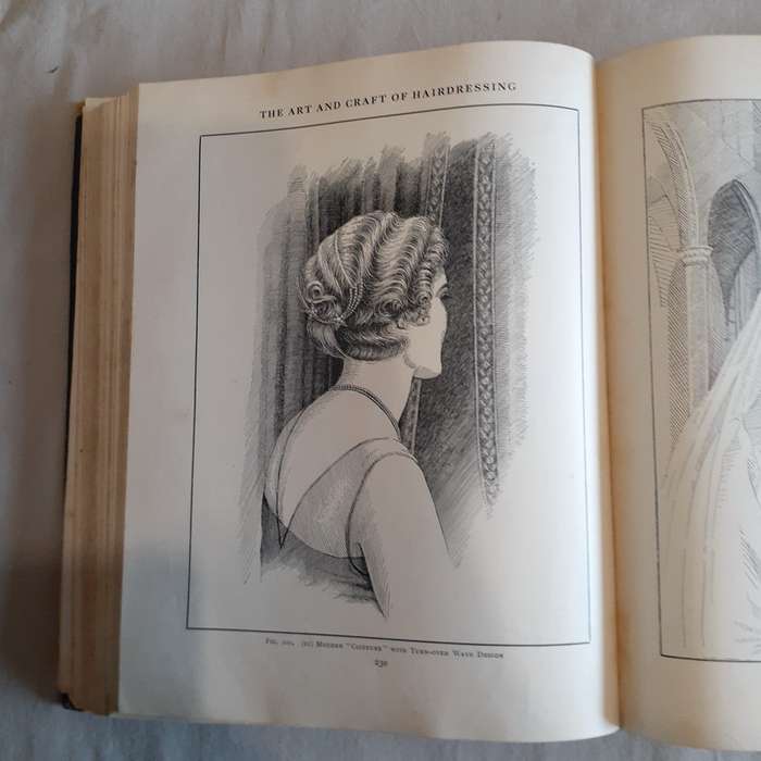 Art and craft of hairdressing - second ed. - Gilbert A Foan - 623 pages