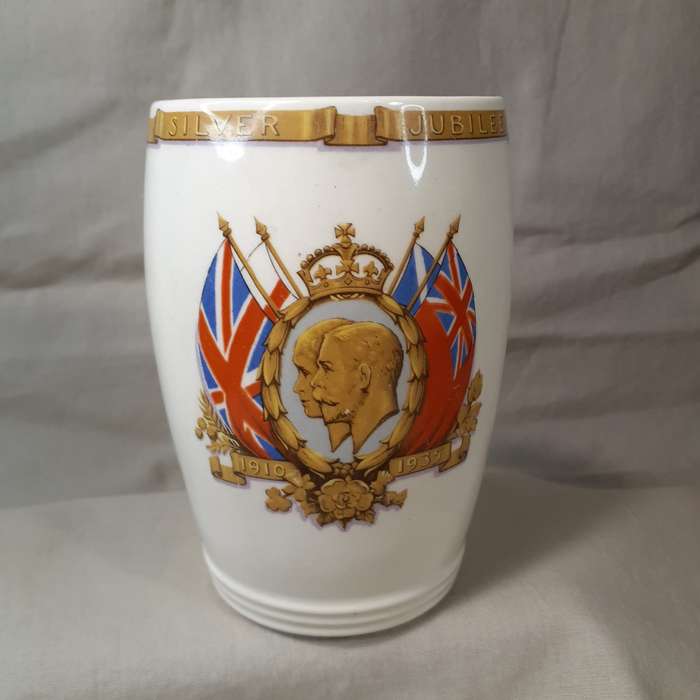 Royalty Silver Jubilee Mug / cup George V and Queen Mary  1910 - 1935 Solian Ware