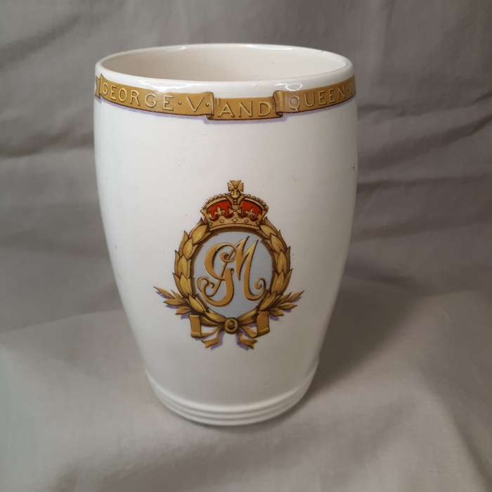 Royalty Silver Jubilee Mug / cup George V and Queen Mary  1910 - 1935 Solian Ware
