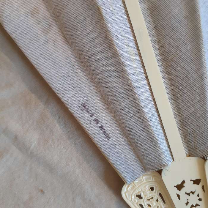 Hand Fan - Vintage made in Spain - floral decoration