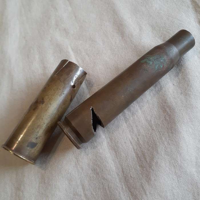 Trench Art - WW2 - Copper embossed tray + sept 1940  bowers Trench lighter + 2 bullet cases