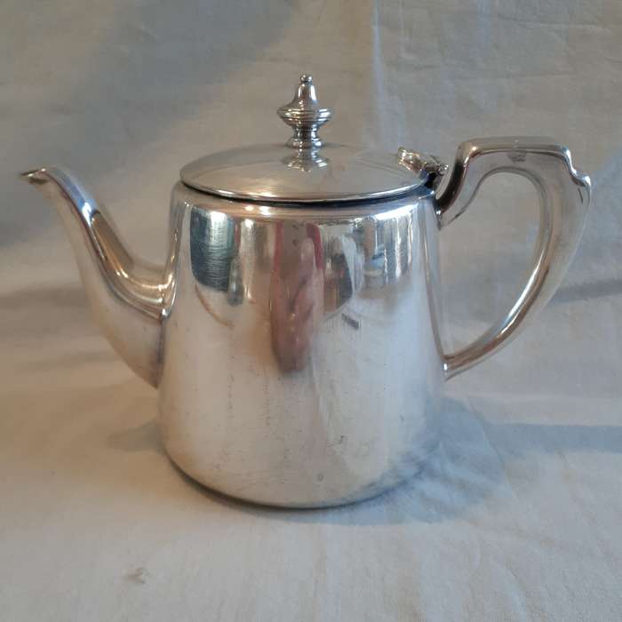 Silver plate 3,5 cup sturdy Elkington "hotel ware" tea pot approx 3.5 cups