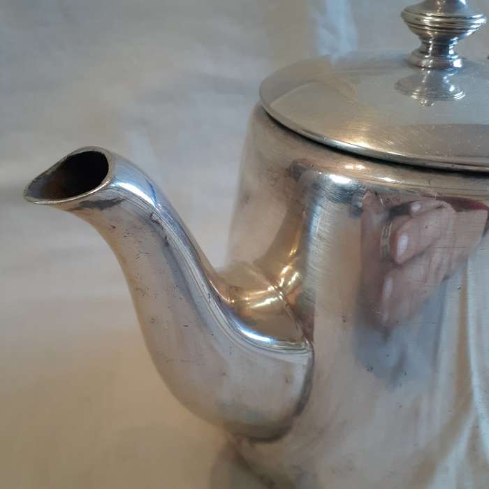 Silver plate 3,5 cup sturdy Elkington "hotel ware" tea pot approx 3.5 cups