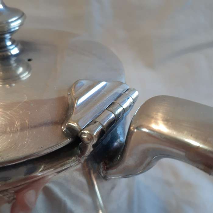 Silver plate 3,5 cup sturdy Elkington "hotel ware" tea pot approx 3.5 cups