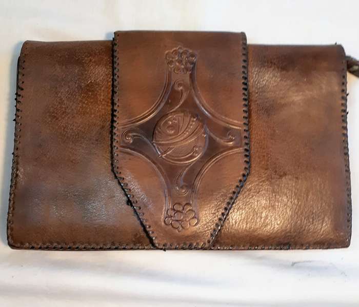 Vintage 1920's leather clutch handbag - Made in England 25 x 16 cms