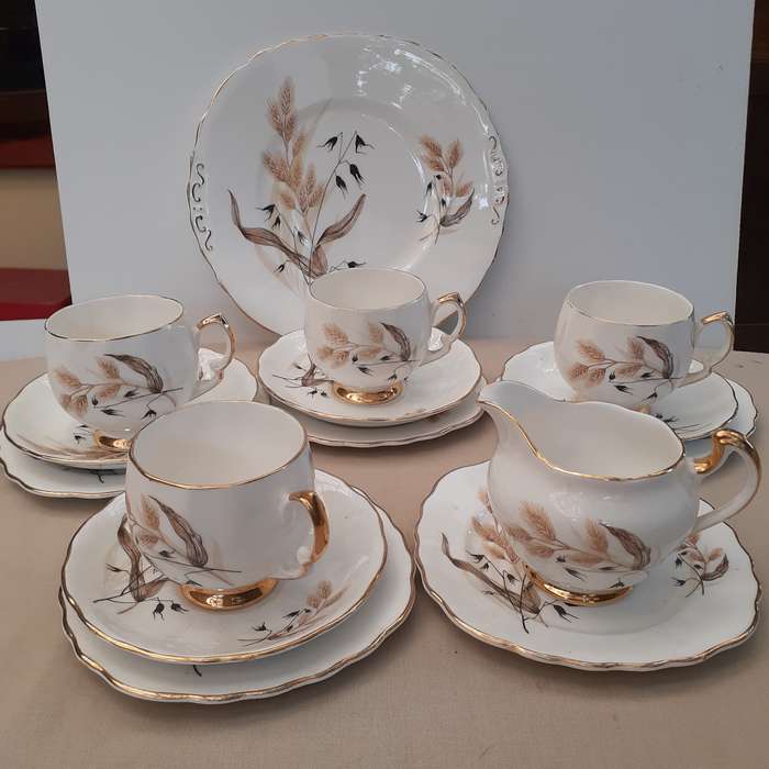 4 tea trios milk jug and cake plate - Colclough 1 extra tea plate