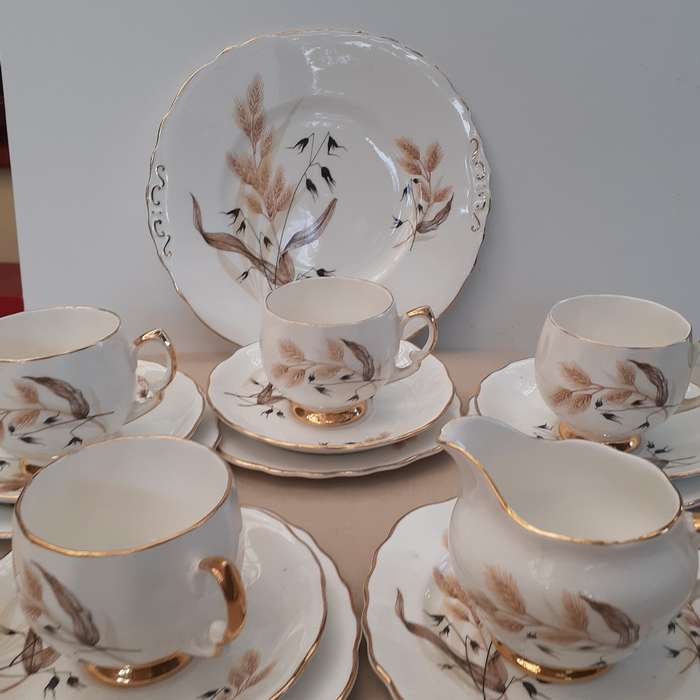 4 tea trios milk jug and cake plate - Colclough 1 extra tea plate