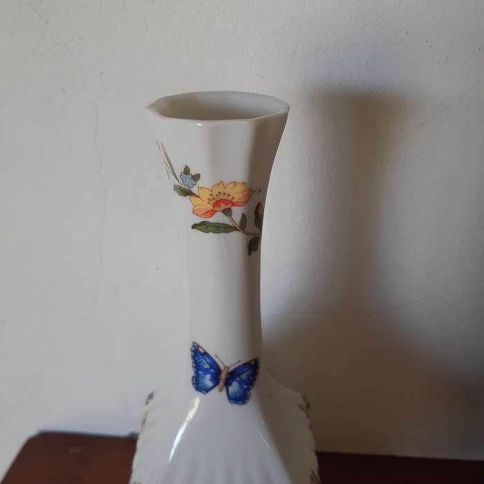 Bud Vase -Aynsley butterflies and roses Cottage Garden Fine english bone china  17cms tall