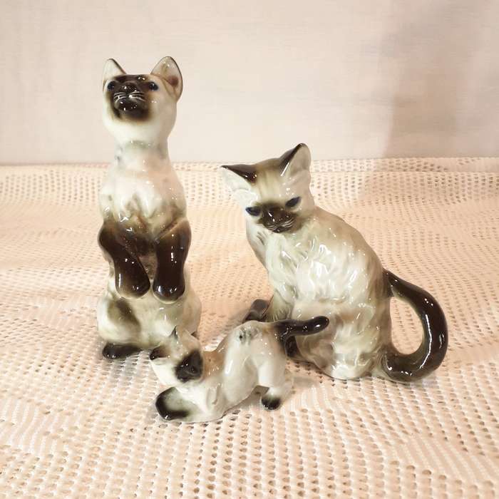 Siamese cat figurines - tallest 11 cms