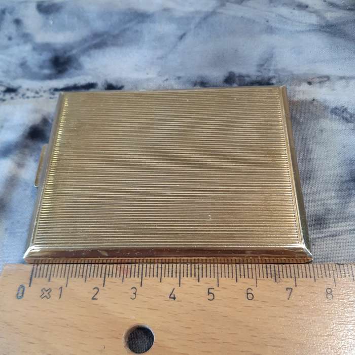 Kigu powder compact gold tone Inscribed Hetty