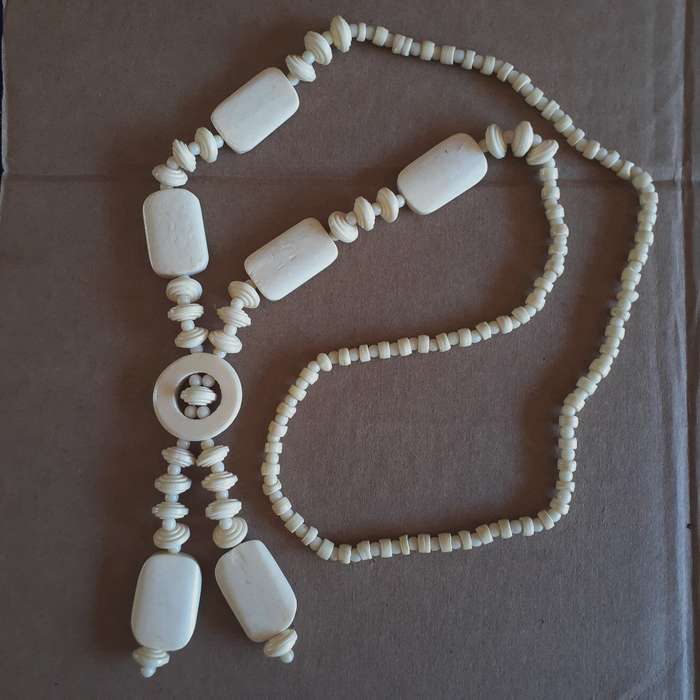 Pendant necklace cream ethnic type