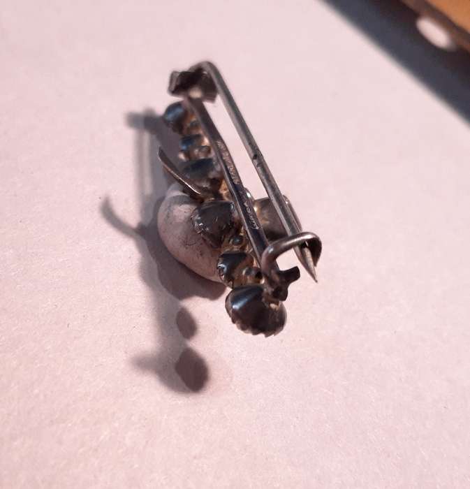 G L and Co stirling silver and diamante brooch
