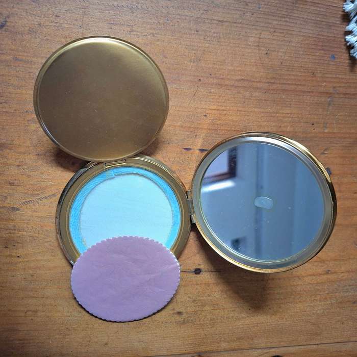 Elizabeth 2nd Coronation Powder compact.   Imaculate condition by Mascot