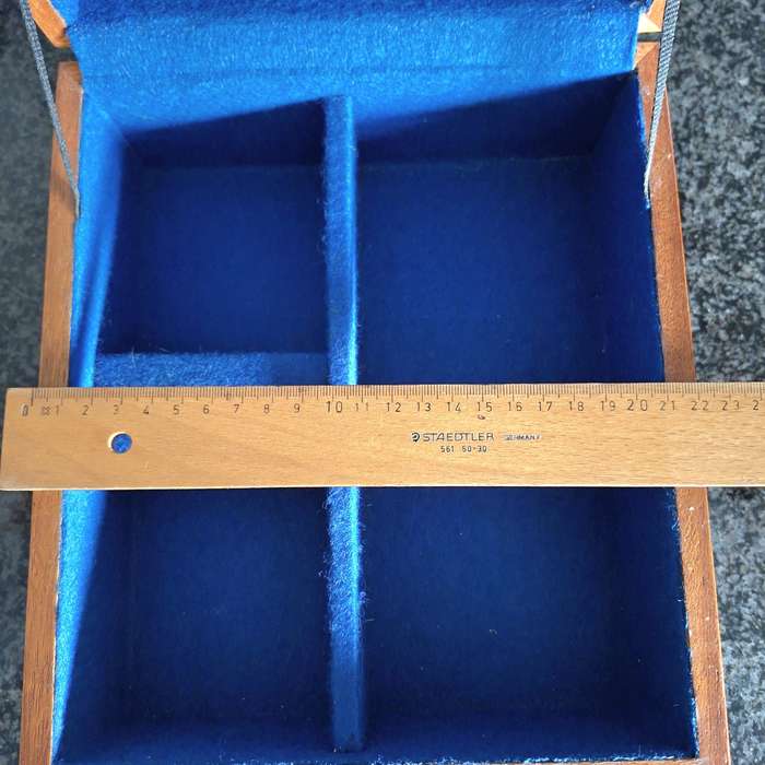 Wooden jewelry box - Lined