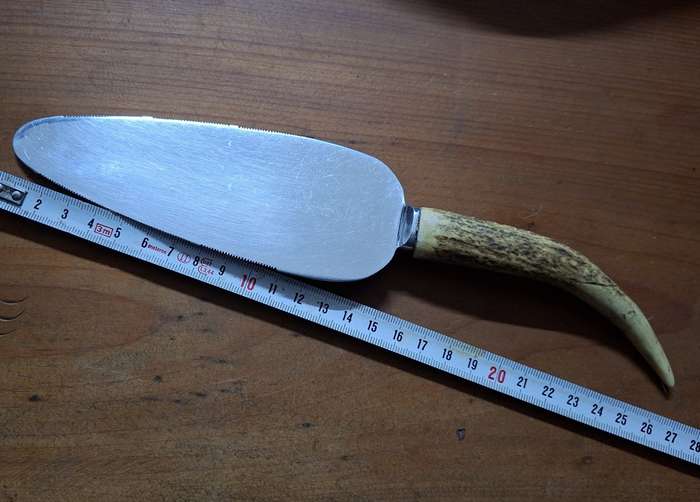 Stag horn cake slice, pie server - Scottish Glengarry horncraft Braemar