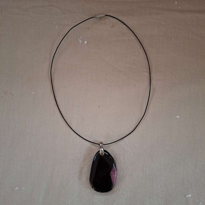 Pendant - pink quartz in black agate gemstone necklace