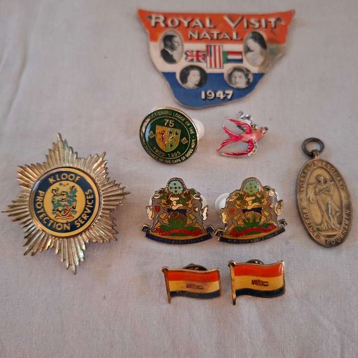 South African Enamel Badges - Police, 2 old SA Flag pins, PMBurg - Various