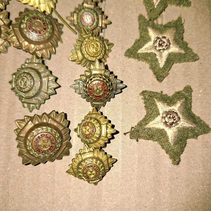 WW2 Cloth and metal badges and insignia