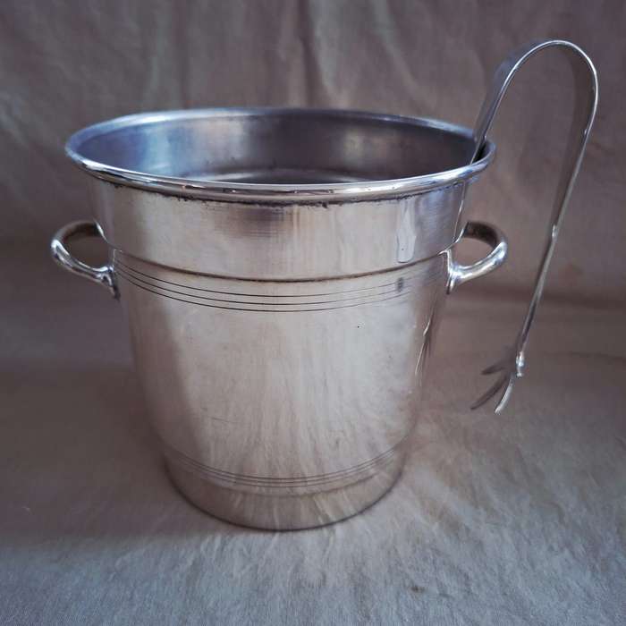 Silver plate ice bucket with tongs.   Quality Louis Silver plate with ice water drainer