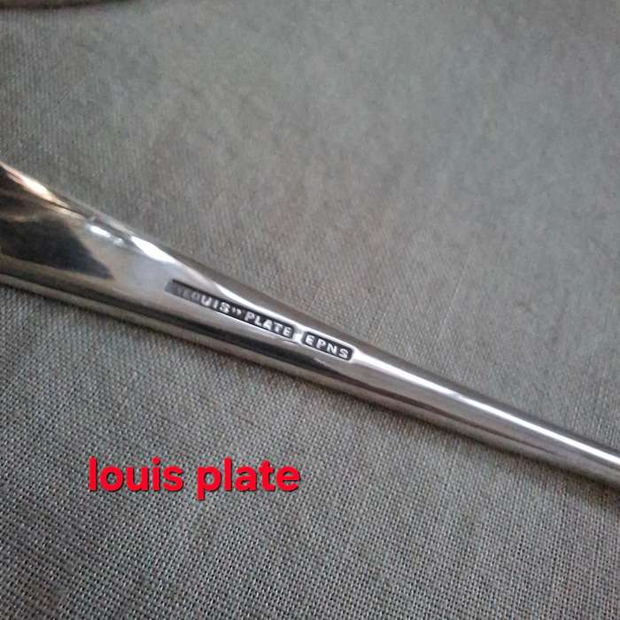 Silver plate ice bucket with tongs.   Quality Louis Silver plate with ice water drainer