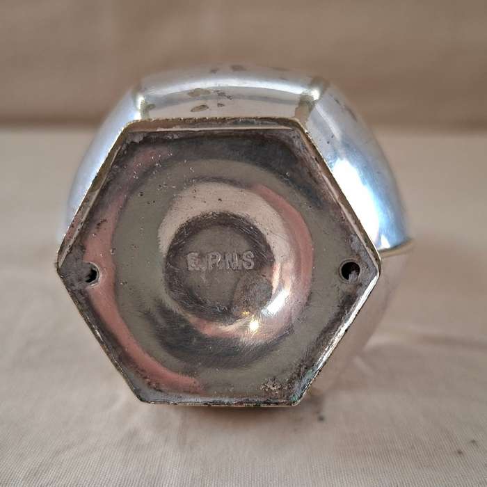 Silver Plated sugar shaker - EPNS - approx 14cms tall - super for sugar and cinamon on pancakes!