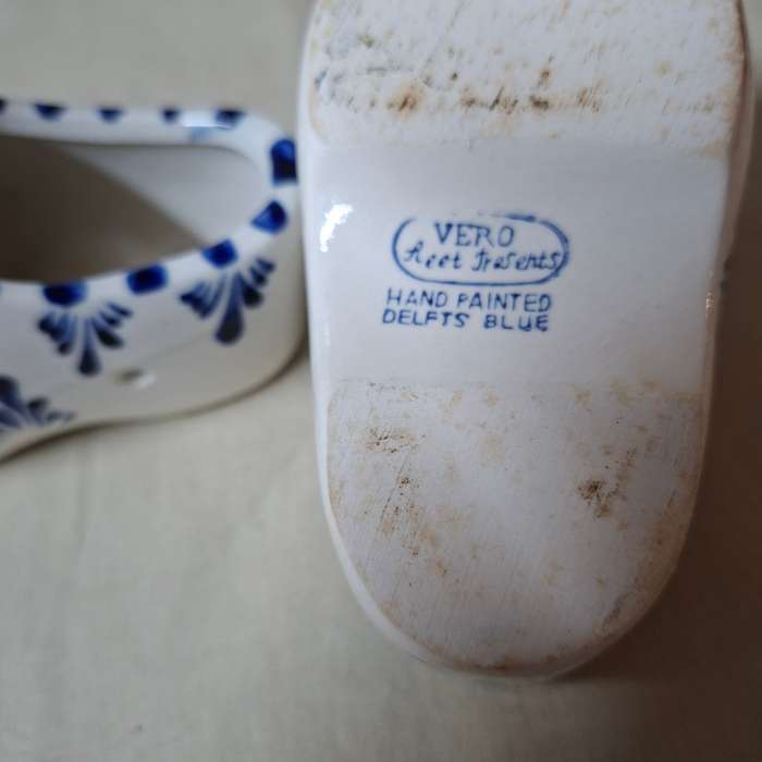 Pair Delft blue and white Dutch Vero ceramic clogs - hand painted 13 x 6 cms