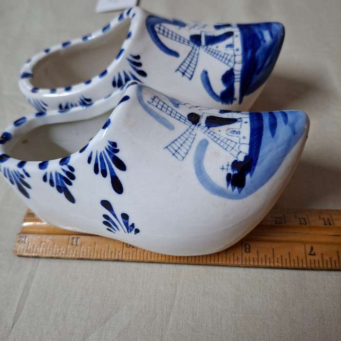 Pair Delft blue and white Dutch Vero ceramic clogs - hand painted 13 x 6 cms