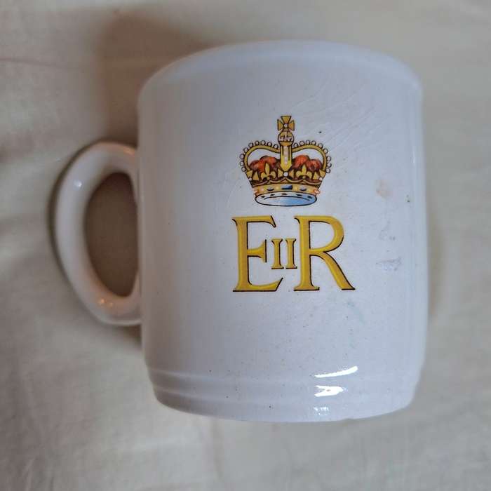 Royalty Coronation mug une 1953   Queen Elizabeth 2nd - J G Meakin