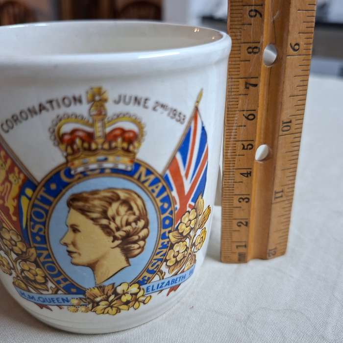 Royalty Coronation mug une 1953   Queen Elizabeth 2nd - J G Meakin