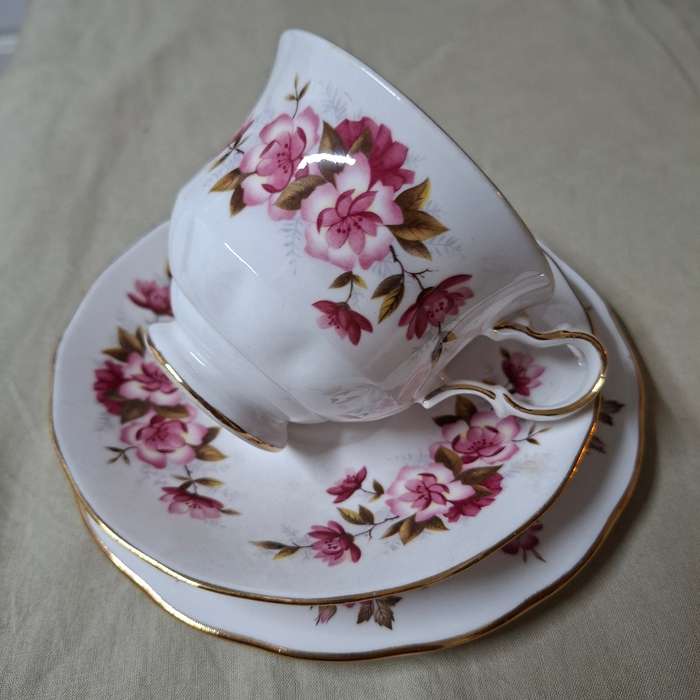 Queen Anne Trio plus extra plate Pink floral pattern