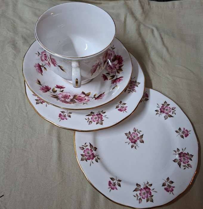 Queen Anne Trio plus extra plate Pink floral pattern