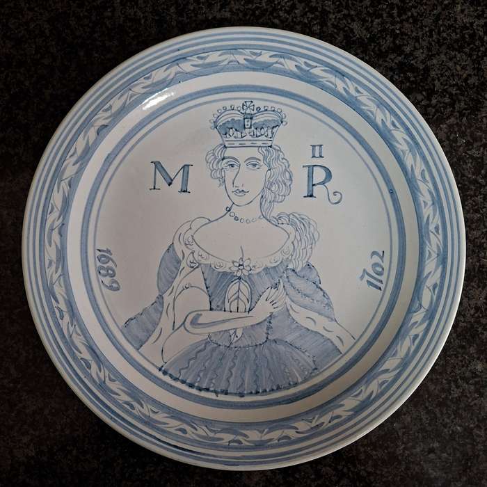 Delft ware type blue and White hand painted plate - "Things Jamaican" product pre 1988? Unusual  ...