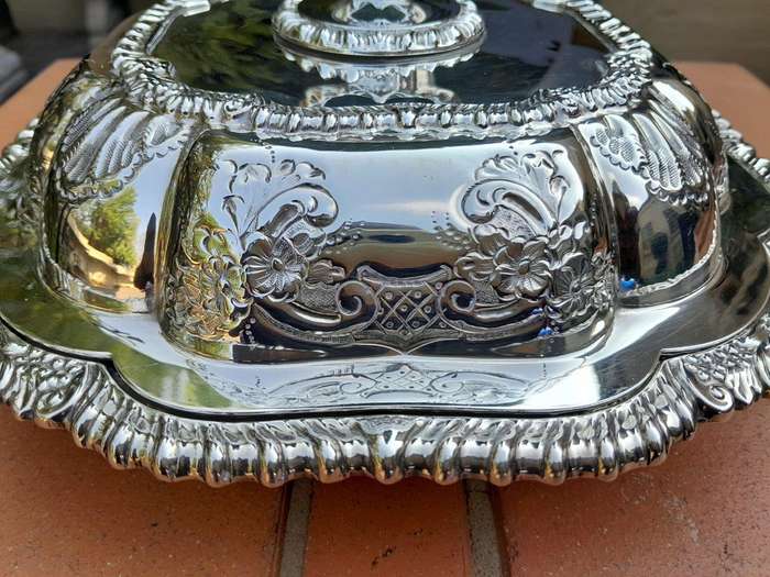 A 19th Century English Silver-Plated  Entrée Dish With Cover