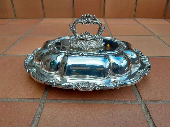 A 20TH Century Pair of Heavy Silver Plate Entrée Dishes with Stamp Angora AA 