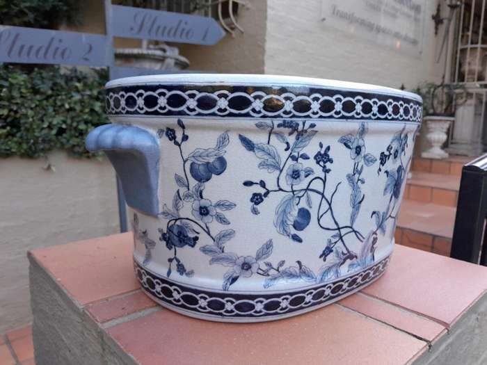 A 20th Century Porcelain Jardiniere