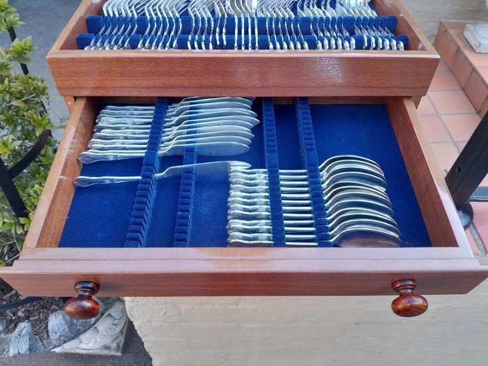An Antique Early 20th Century English  /  London Kings Pattern Twelve Place Cutlery Set In Cantee...