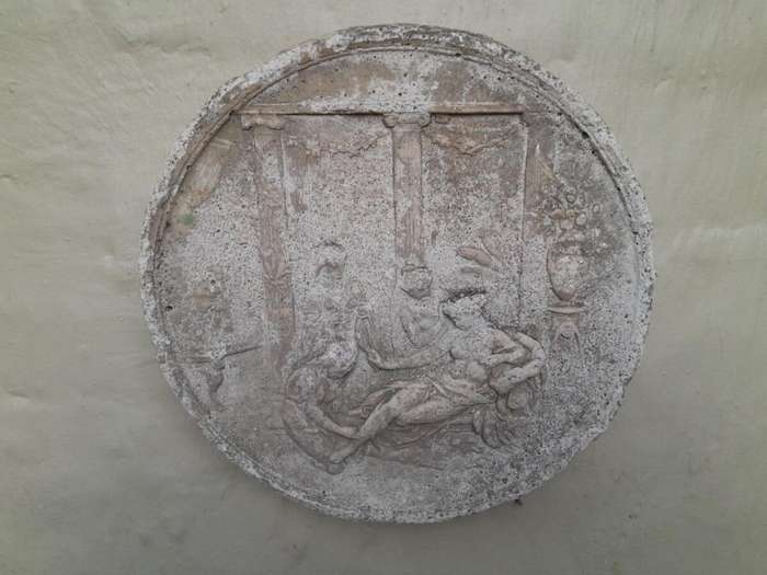 A Concrete Relief Round Plaque Sculpture Of Greek Classical Figures