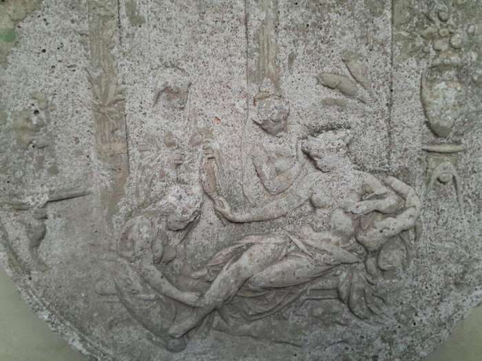 A Concrete Relief Round Plaque Sculpture Of Greek Classical Figures