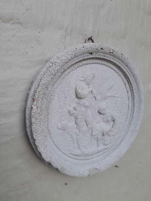 A Concrete Relief Round Plaque Sculpture Of Classical French Figurines