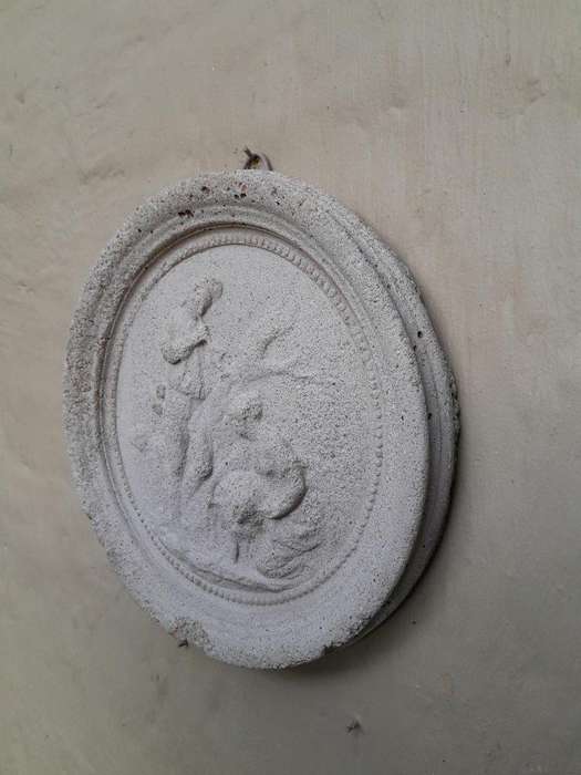 A Concrete Relief Round Plaque Sculpture Of Classical French Figurines