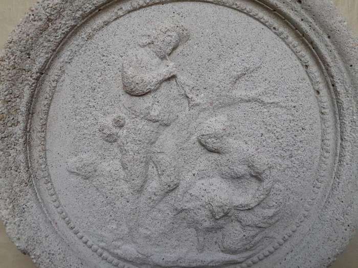 A Concrete Relief Round Plaque Sculpture Of Classical French Figurines