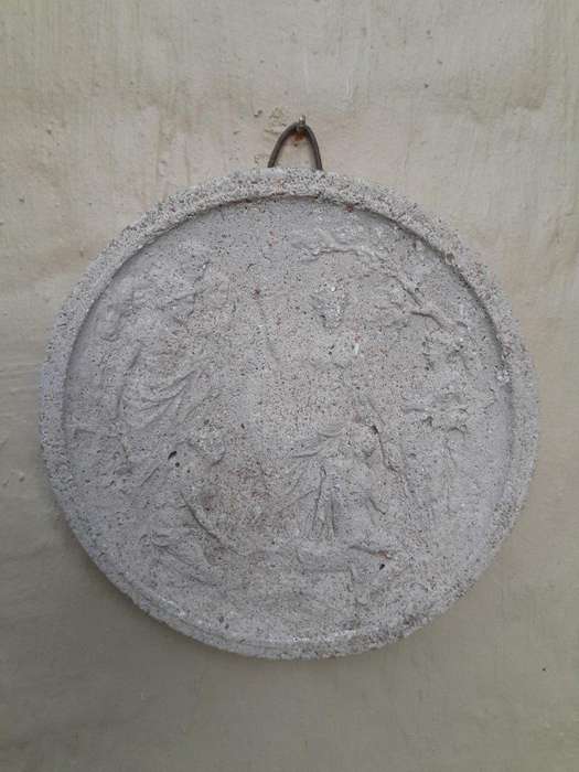 A Concrete Relief Round Plaque Sculpture Of Greek Classical Figures