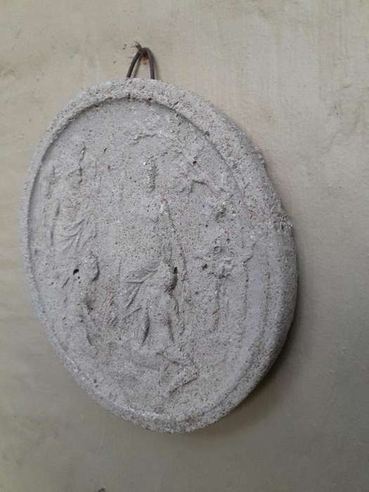 A Concrete Relief Round Plaque Sculpture Of Greek Classical Figures