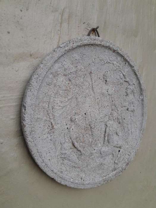 A Concrete Relief Round Plaque Sculpture Of Greek Classical Figures