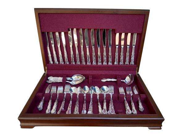 An Eight Place Spilhaus Oneida Cutlery Set In A Canteen