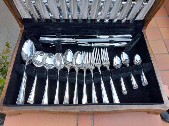 An Electroplate Sheffield / English Cutlery Service In A Canteen